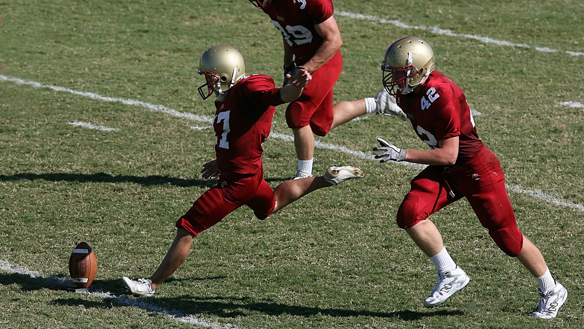 欧冠半决赛：巴萨三球优势在安菲尔德崩盘 梅西独木难支